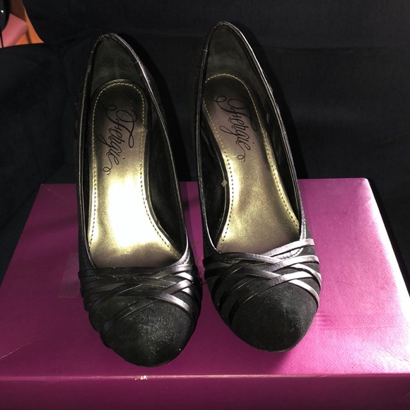 Fergie Black Platform Pumps in size 7 - Picture 4 of 8